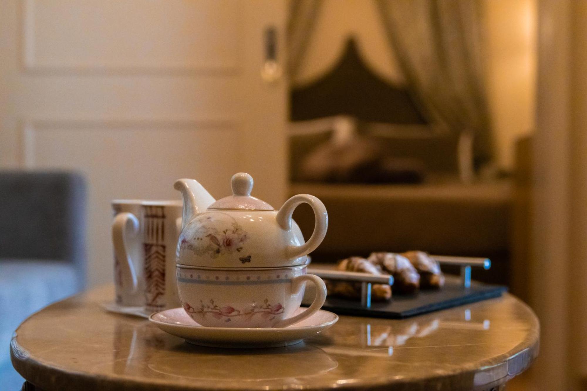 April Luxury Suites (Adults Only) Rhodes City Oda fotoğraf