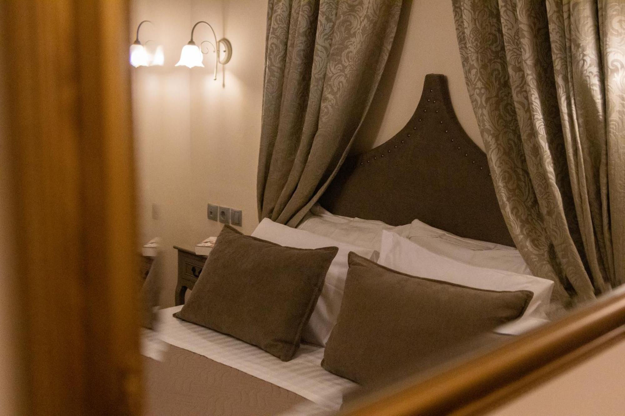 April Luxury Suites (Adults Only) Rhodes City Oda fotoğraf