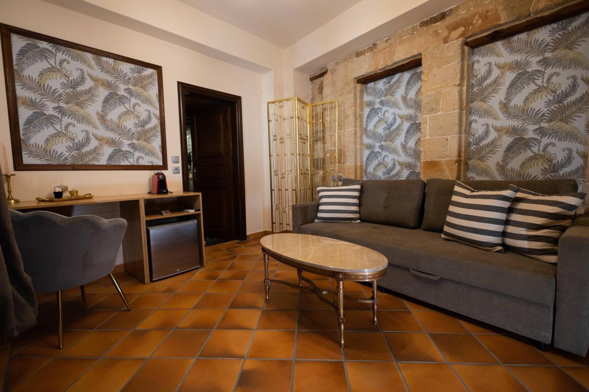 April Luxury Suites (Adults Only) Rhodes City Oda fotoğraf
